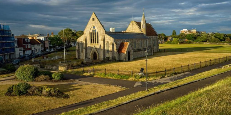 Glamorous Interior Design Inspired by the Roaring Twenties: Exploring the Art Deco Revival